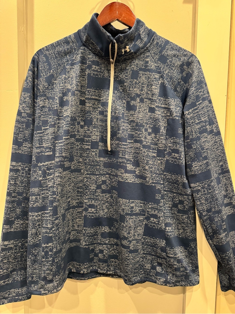 Under Armour Women’s XL Fitted 1/4 Zip Blue Print Pullover